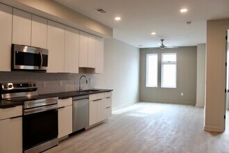 Mid Castle in Wilmington, NC - Foto de edificio - Building Photo