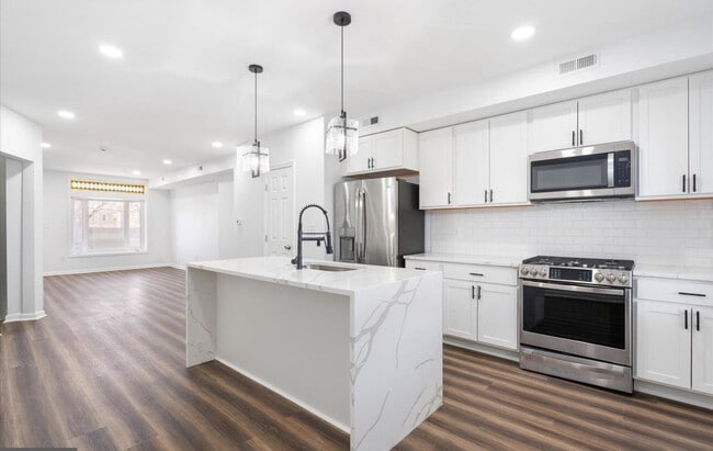 property at 905 N Linwood Ave