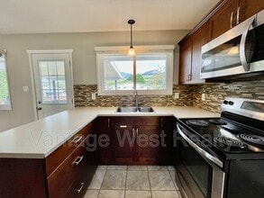 315 Prior Rd S in Kelowna, BC - Building Photo - Building Photo