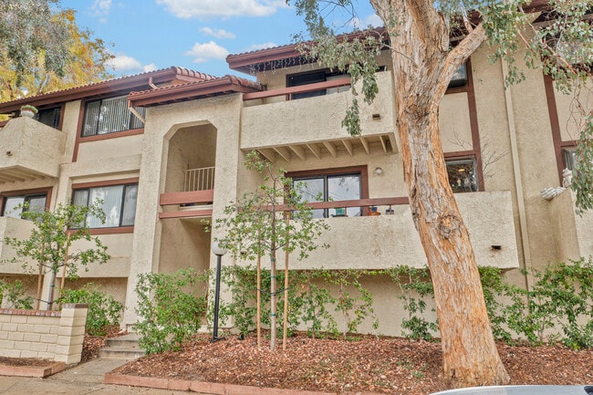 28010 Tiffany Ln, Unit 309 in Santa Clarita, CA - Foto de edificio - Building Photo