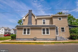 128 W Broad St in Paulsboro, NJ - Building Photo - Building Photo
