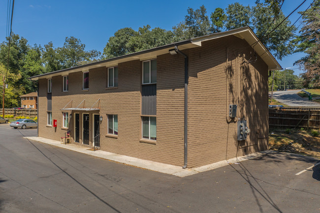 Willow Creek Apartments in Clarkston, GA - Foto de edificio - Building Photo