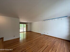 1565 Crescent Rd in Clifton Park, NY - Building Photo - Building Photo