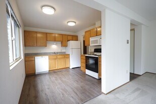 Bitter Lake Apartments in Seattle, WA - Building Photo