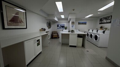 Central Towers in Calgary, AB - Building Photo - Building Photo