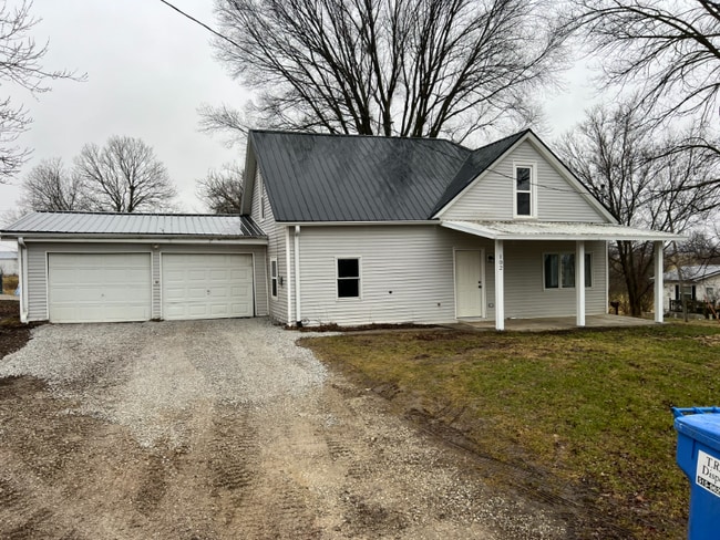 102 E South St in Lacona, IA - Building Photo - Building Photo