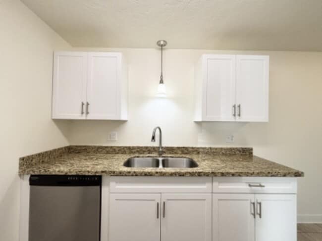 4770 S Bonair St in Holladay, UT - Building Photo - Building Photo