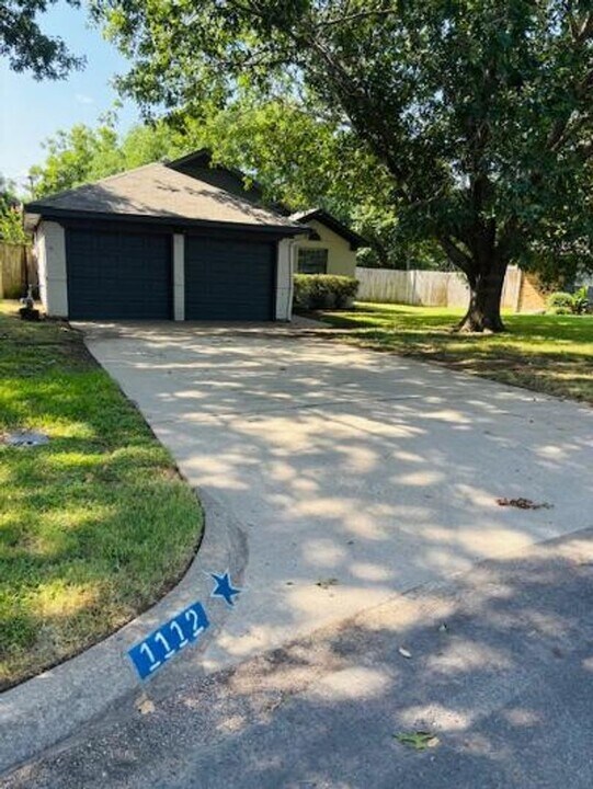 1112 Hemphill Ct in Cleburne, TX - Building Photo