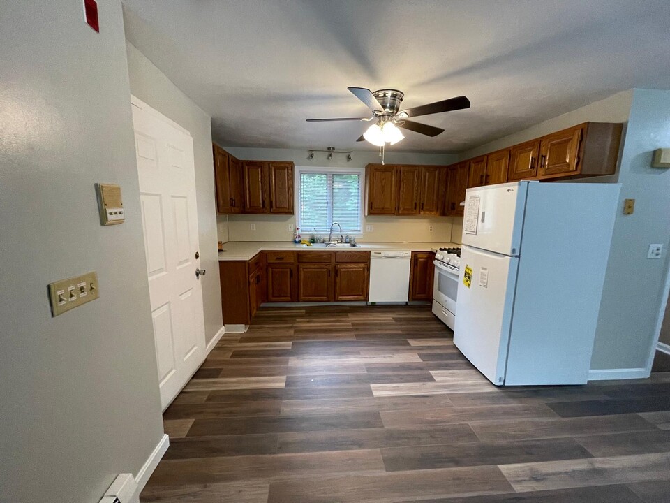 49 Ridge St, Unit 4 in Cranston, RI - Foto de edificio