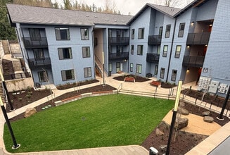 York Terrace in Troutdale, OR - Foto de edificio - Building Photo
