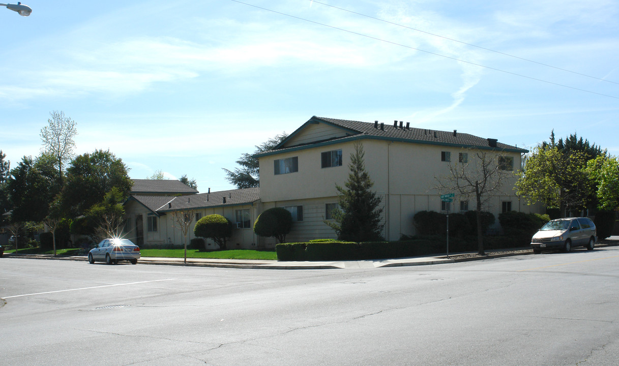 1180 Driftwood Ter in Gilroy, CA - Building Photo