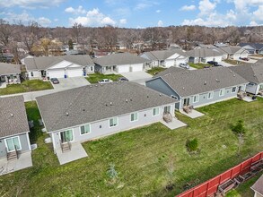 4423 Lower Beaver Rd in Des Moines, IA - Building Photo - Building Photo
