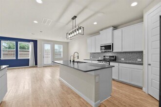 9911 Brickhouse Dr in Houston, TX - Building Photo - Building Photo