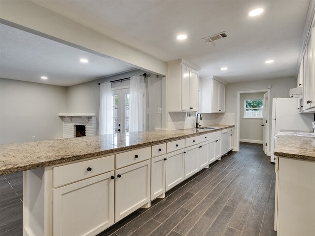 property at 2123 Quail Valley E Dr