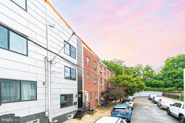 2726 Edgemont St in Philadelphia, PA - Building Photo - Building Photo