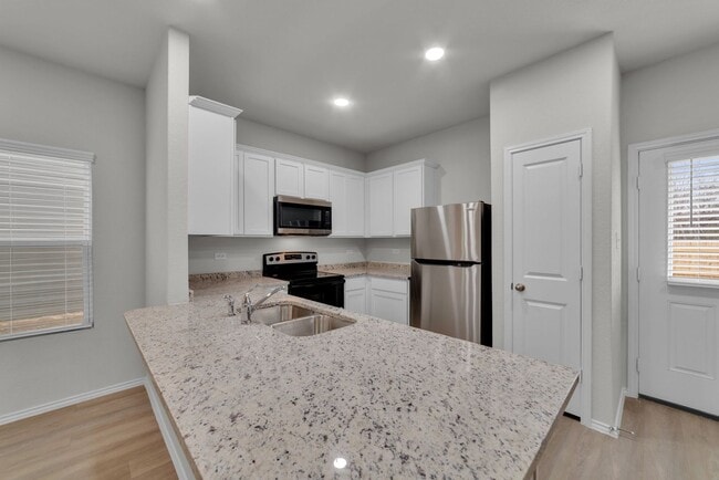8711 Key Windy Way in Converse, TX - Building Photo - Building Photo