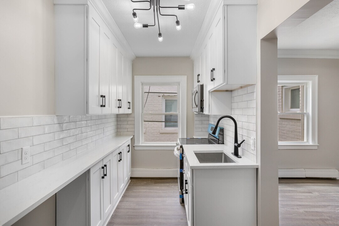 Archwood Manor in Cleveland, OH - Building Photo