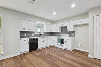 1302 Palm St in Mansfield, TX - Building Photo - Building Photo