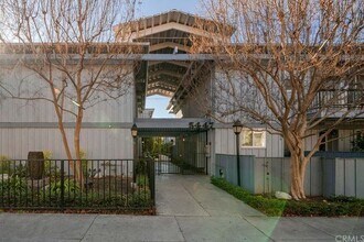 5447 Zelzah Ave in Los Angeles, CA - Building Photo - Building Photo