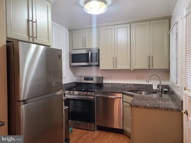 10804 Drumm Ave in Kensington, MD - Building Photo - Building Photo