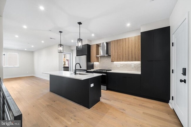 property at 315 W Berks St