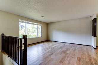 4797 Donald St in Eugene, OR - Foto de edificio - Building Photo