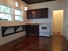 826 Erie Ave in San Antonio, TX - Foto de edificio - Building Photo