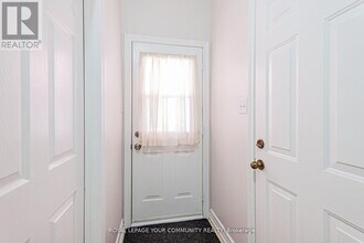 6 Round Hill Ct in Markham, ON - Building Photo - Building Photo