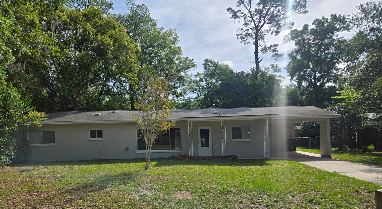 2201 NW 36th Dr in Gainesville, FL - Building Photo