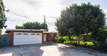 892 Vassar St in Pomona, CA - Foto de edificio - Building Photo