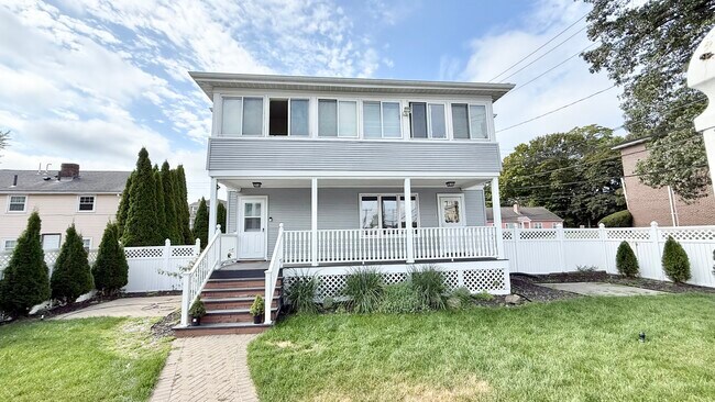 137 Summer St, Unit 135 in Waltham, MA - Building Photo - Building Photo
