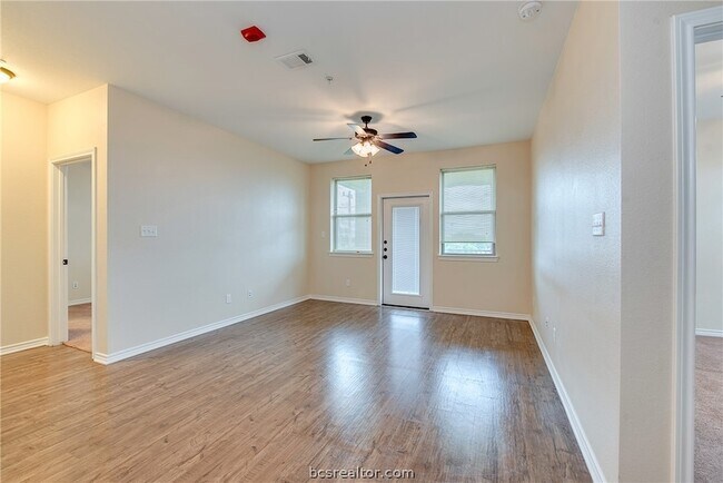 1915 Dartmouth St, Unit 4035 in College Station, TX - Building Photo - Building Photo