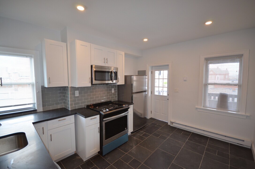 20 Chelsea St, Unit 1 in Boston, MA - Building Photo