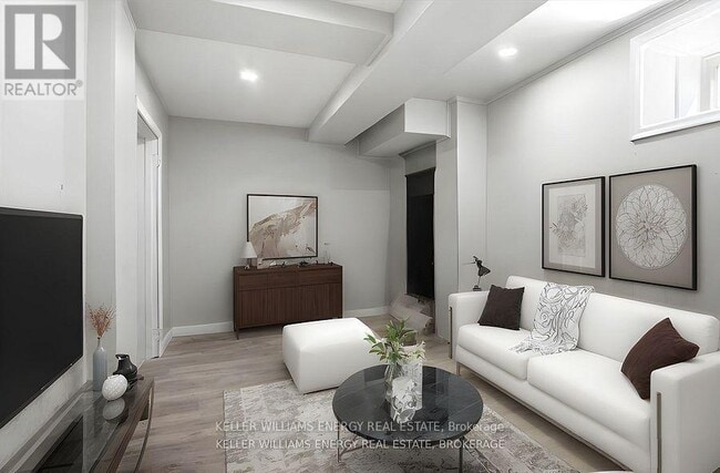 property at 142 Simcoe St N