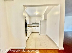 1065 S Holt Ave in Los Angeles, CA - Building Photo - Building Photo