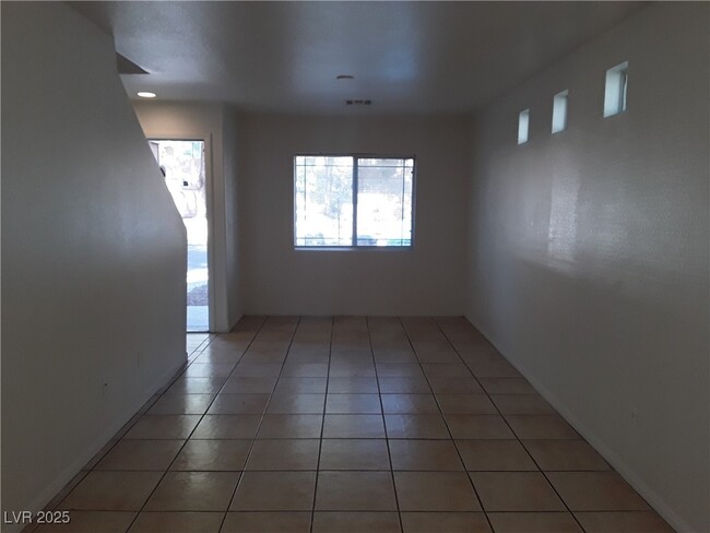 5195 Shreve Ave in Las Vegas, NV - Building Photo - Building Photo