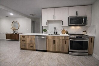 6782 SW 25th St in Miami, FL - Building Photo - Building Photo