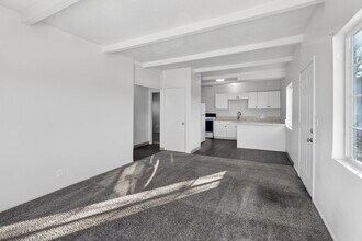 1106-1112-1112 NE 81st Ave in Portland, OR - Building Photo - Building Photo