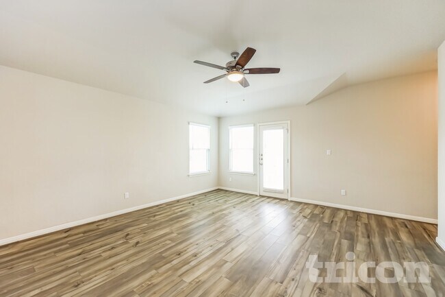 5814 Nyla Wy in Saint Hedwig, TX - Building Photo - Building Photo