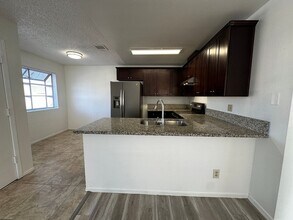 2687 Alicialynn Way-Unit -#B in Las Vegas, NV - Building Photo - Building Photo