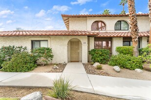 2074 N Mira Vista Way in Palm Springs, CA - Building Photo