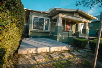 137 25th St in San Diego, CA - Building Photo - Building Photo