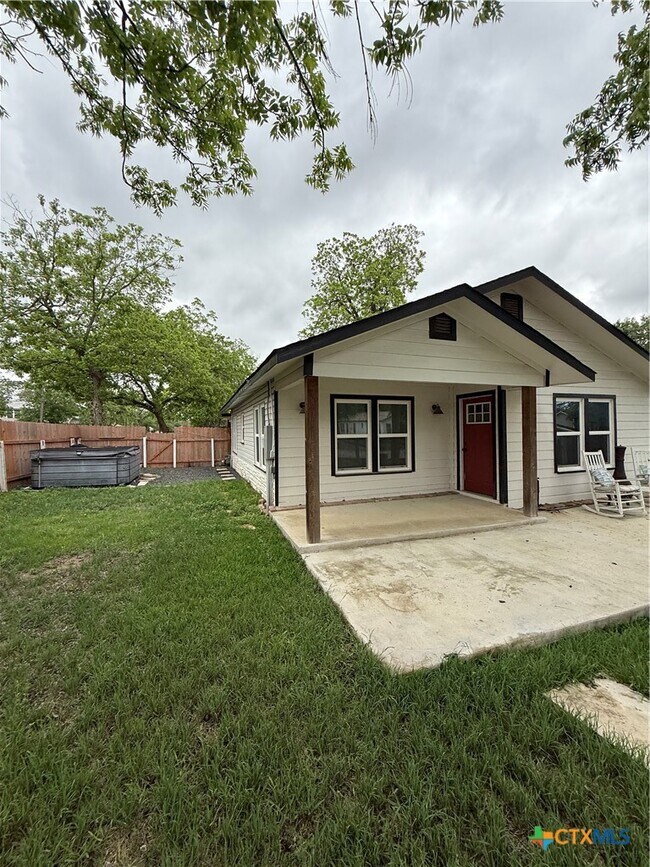 1428 Lee St in New Braunfels, TX - Building Photo - Building Photo