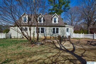 1100 Big Cove Rd SE in Huntsville, AL - Building Photo - Building Photo
