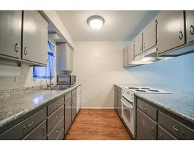 3737 E Turney Ave, Unit 209 in Phoenix, AZ - Building Photo - Building Photo