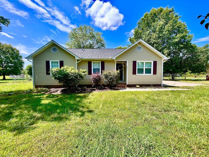 5111 Hampton Meadows Rd in Monroe, NC - Building Photo