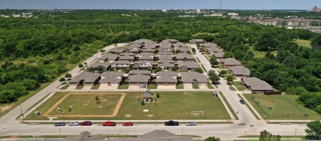 309 Wrangler Ln in Denton, TX - Building Photo - Building Photo