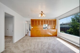 2017 Rucker Ave in Everett, WA - Building Photo - Building Photo