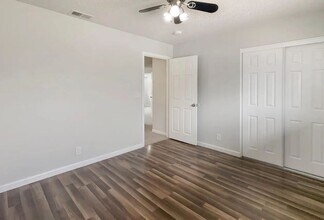 5921 Hillsdale Blvd in Sacramento, CA - Building Photo - Building Photo