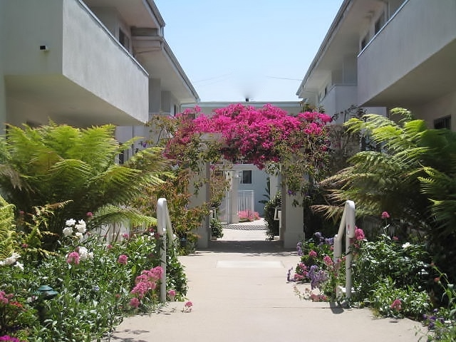 Anza South Apartments in Torrance, CA - Building Photo - Building Photo